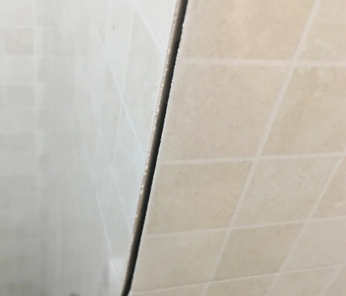 乐山市瓷砖空鼓维修公司分享阳台瓷砖脱落的修复过程可以分为以下几个步骤