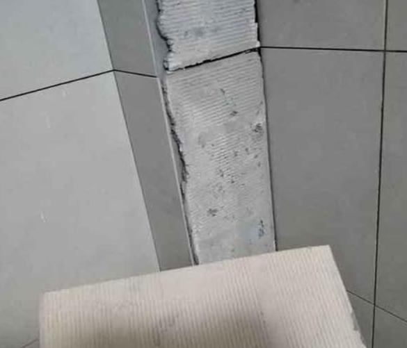 乐山市瓷砖空鼓维修公司分享下厨房瓷砖脱落的补救措施。